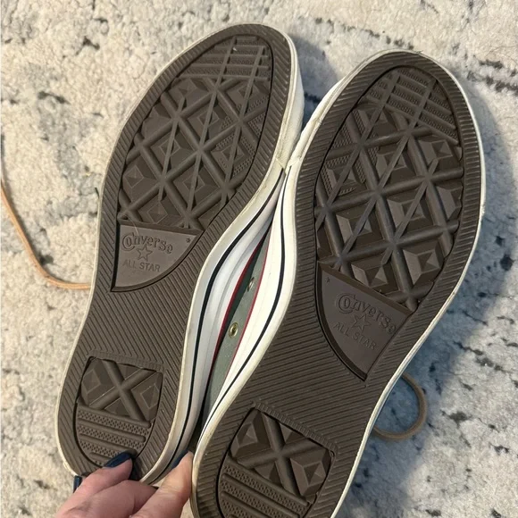 Converse Green Sneakers with Canvas Upper and Classic Design Size 9 Women’s - Picture 3 of 6